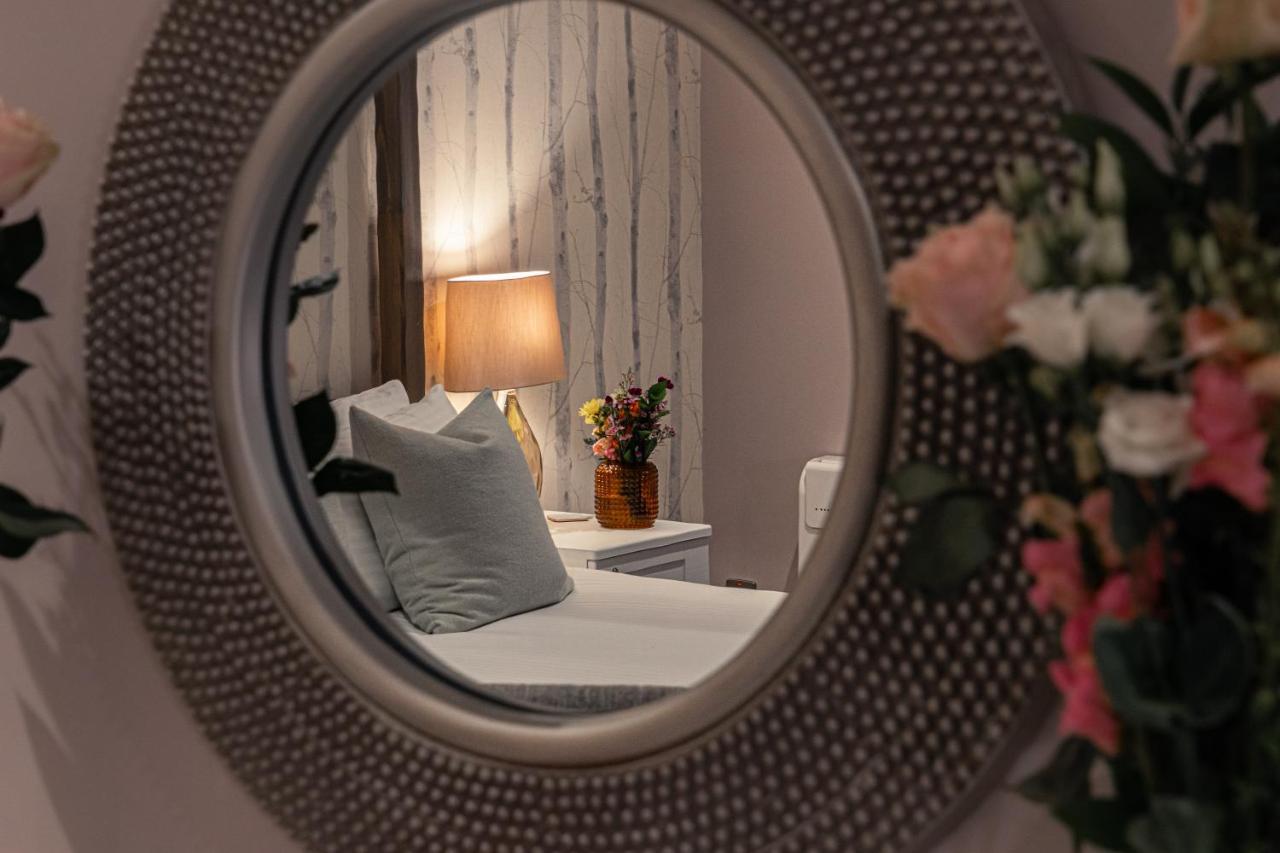 Le Pommier Hotel Castel Ngoại thất bức ảnh